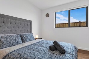 WiFi, bed sheets - Modern Sunbury Home – Mins to Rupertswood (Sunbury)