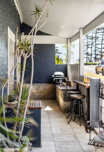 ‘The Stables’ Historic luxurious beach side stay