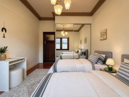 Alphington Retreat: Pool, Spa and Home Cinema
