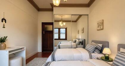 Alphington Retreat: Pool, Spa and Home Cinema