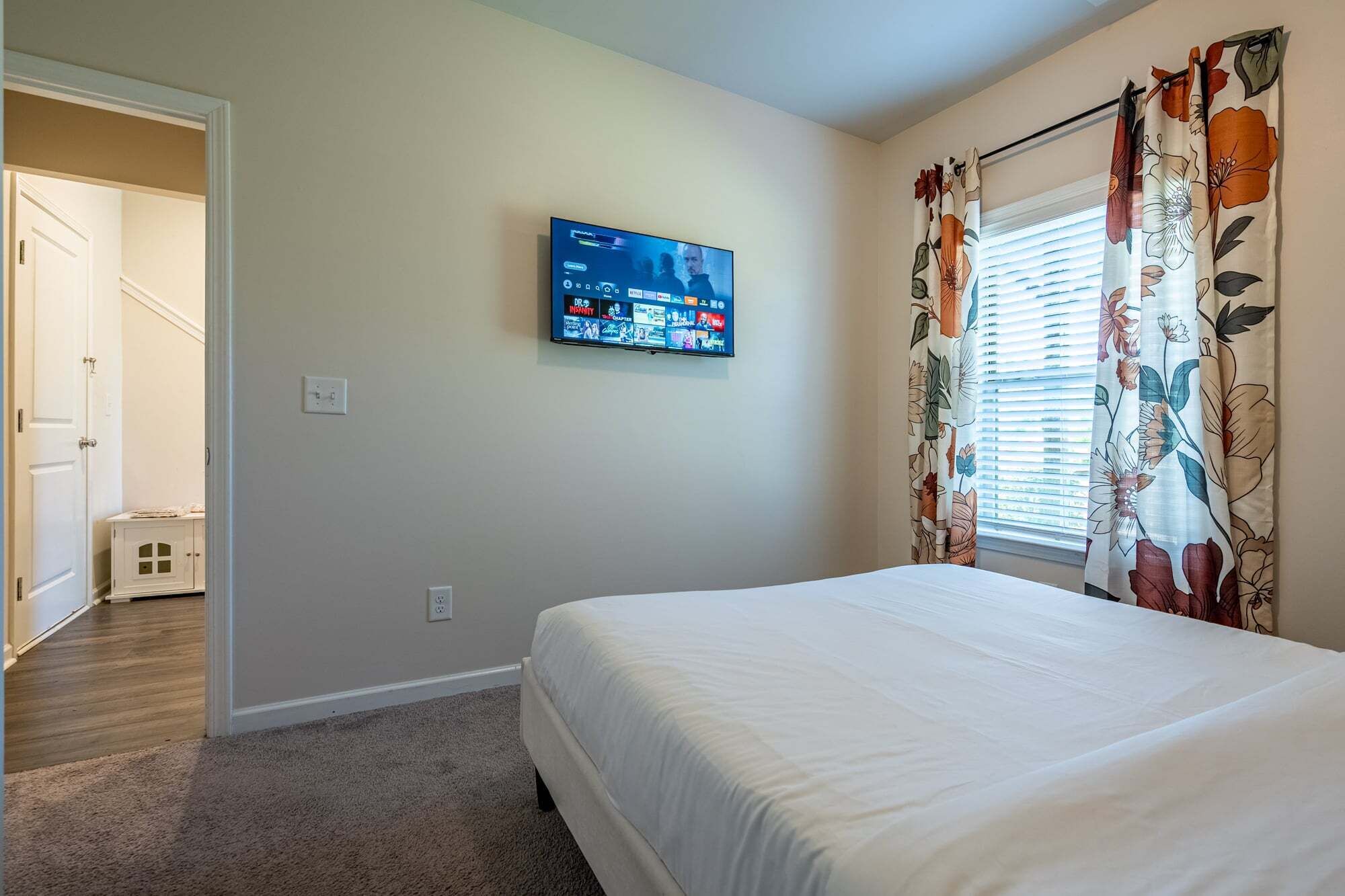 Desk, iron/ironing board, WiFi (free), bed sheets