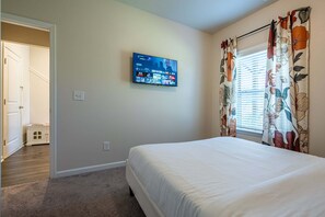 Room - 3-Story Pet-Friendly Retreat with Private Suites (Lilburn)