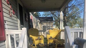 A porch with steps leading to a house, a mailbox, and two rocking chairs. - Comfortable Four Bedroom House Near Lambeau Field (Green Bay)