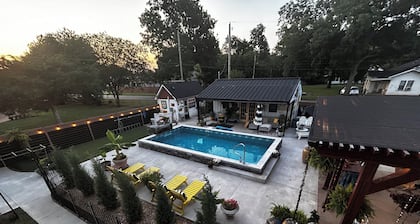 The Bird's Nest/Cozy 1 BR apartment with shared Pool & Patio