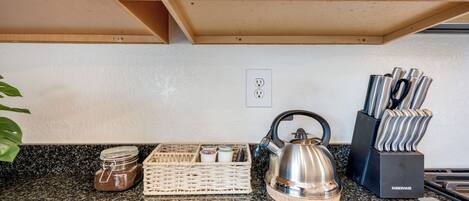 Coffee/tea maker, fridge, microwave, oven