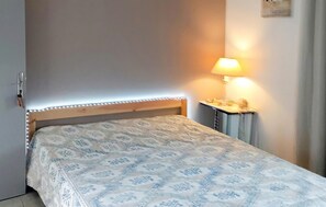Iron/ironing board, travel cot, free WiFi - Amazing home in Saint-Martial-Viveyrol with WiFi (Saint-Martial-Viveyrol)