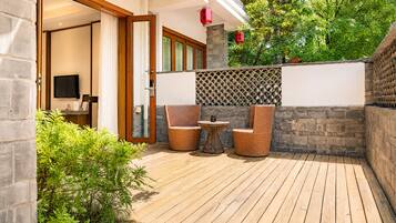 Yue Cloud Two-Bedroom Family Villa | Terrace/patio