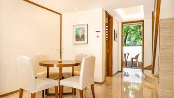 Family Townhome, Courtyard View | Dining