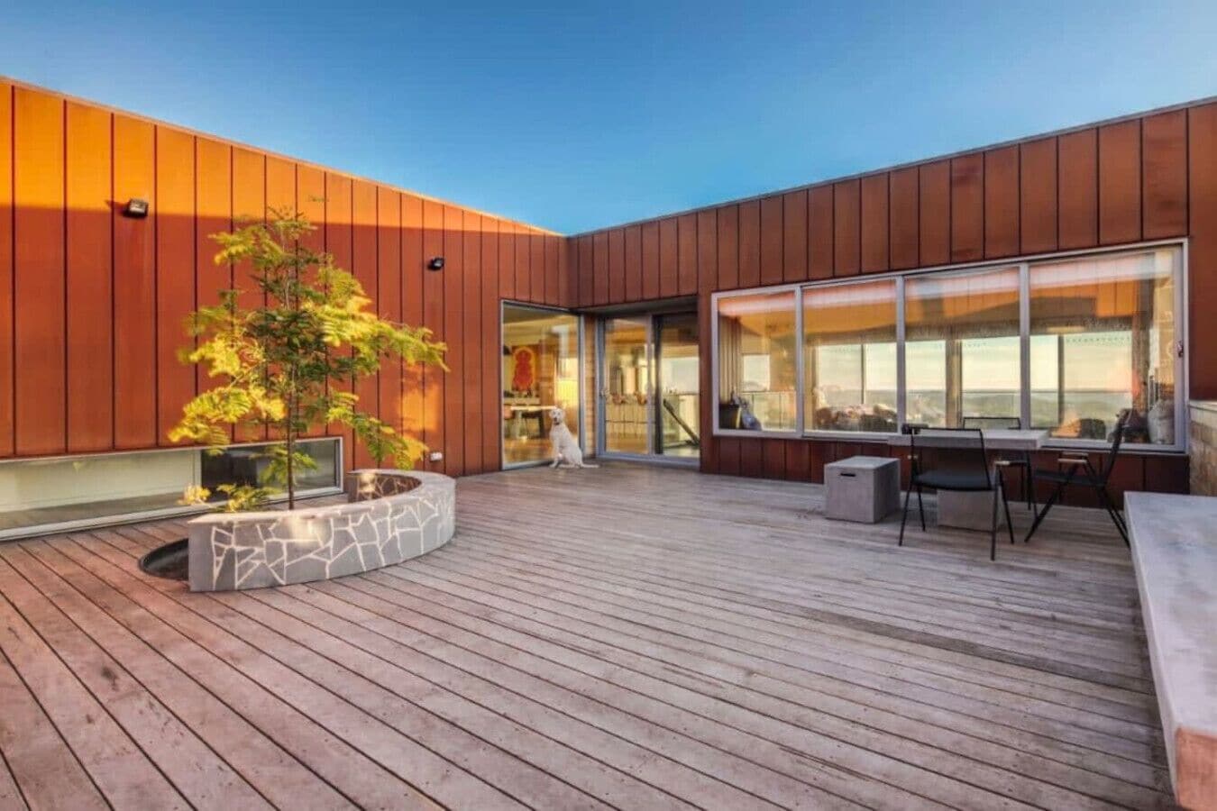 Outdoor dining