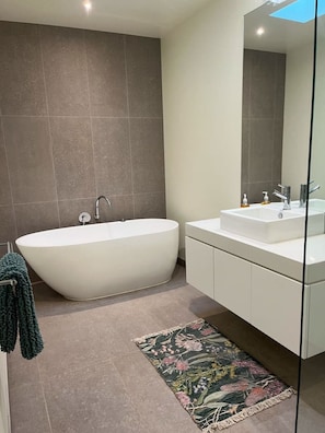 Hair dryer, towels - Serendipity Warrnambool (Warrnambool)