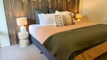 Iron/ironing board, travel cot, WiFi, bed sheets