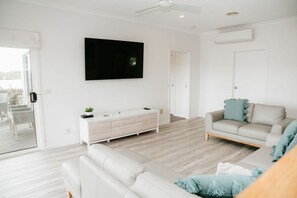 Living area - Port Campbell Coastal Unit 3 (Port Campbell)