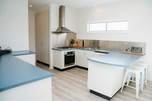 Private kitchen - Port Campbell Coastal Unit 3 (Port Campbell)