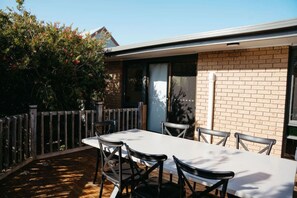 Outdoor dining - Port Bayou House Port Campbell (Port Campbell)