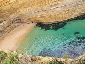 Unclassified image, 4 of 35, button - Coastaways Port Campbell (Port Campbell)