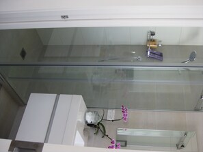 Bathroom - Waihi Beach NORTH end and NO roads to cross (Waihi Beach)