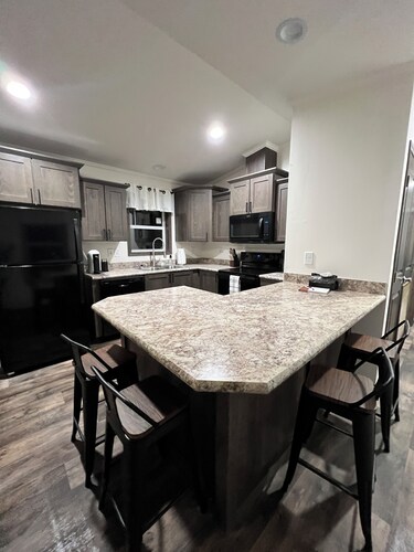 Little Lakeside Lodge: Hunting, Fishing & Family Getaways
