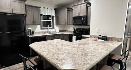 Little Lakeside Lodge: Hunting, Fishing & Family Getaways