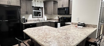 Little Lakeside Lodge: Hunting, Fishing & Family Getaways