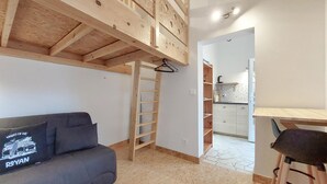 Living area - Beautiful home in Royan with WiFi (Royan)