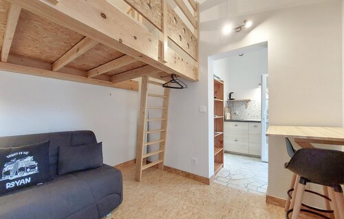 Beautiful home in Royan with WiFi