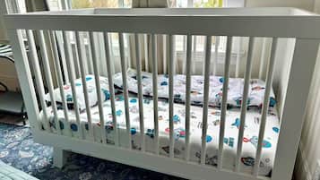 3 bedrooms, iron/ironing board, WiFi (free), bed sheets