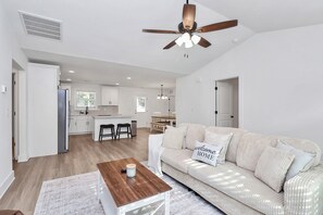 A spacious living room with a sofa, coffee table, and a ceiling fan. - The Modern Getaway, 3BR, Workspace + Downtown Kannapolis (Kannapolis)