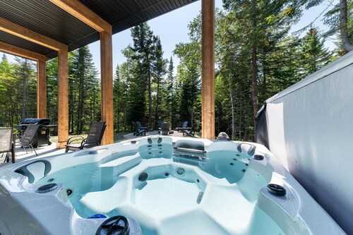 L'Odyssée du Domaine 2: Hot Tub & Firepit
