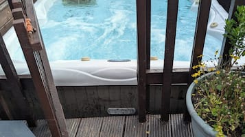 Bain à remous extérieur