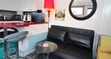 Cosy Cabin with Hot Tub & Sauna in East Wemyss