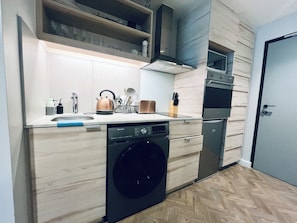 Private kitchen - Modern Foreshore Escape (Cape Town)