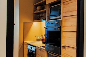 Private kitchen - Modern Foreshore Escape (Cape Town)