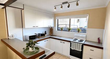 The Nest - Cosy two Bedroom Townhouse