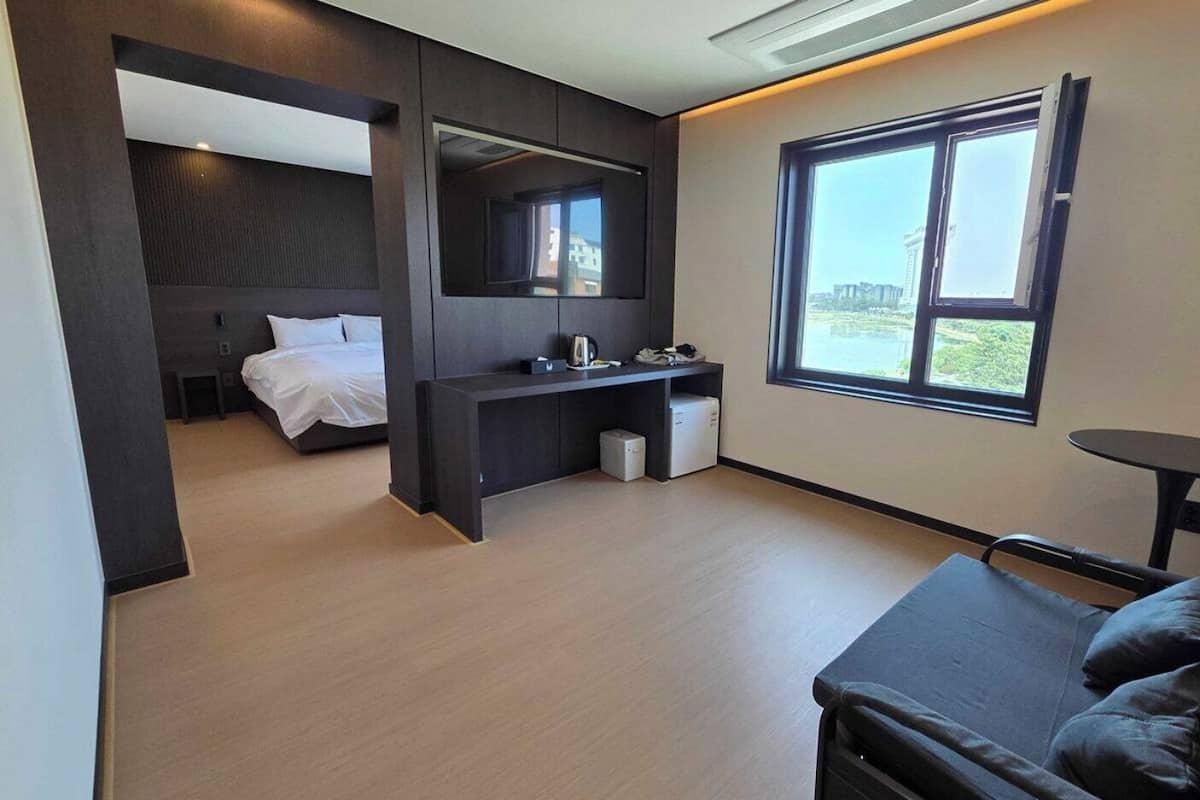 Lake View Two-Room