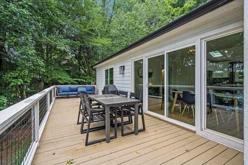 5BD Waterfront Lakehouse Retreat, Dock + Kayaks