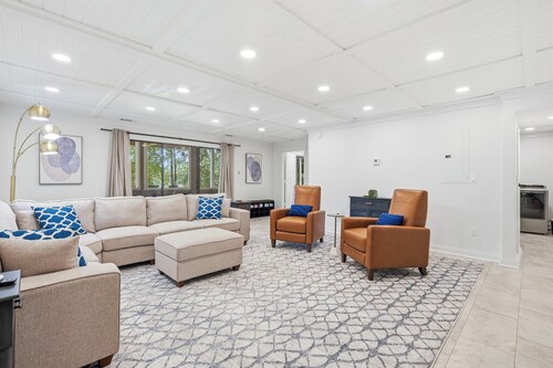 5BD Waterfront Lakehouse Retreat, Dock + Kayaks
