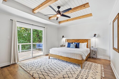 5BD Waterfront Lakehouse Retreat, Dock + Kayaks
