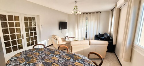 Large, air-conditioned villa with a private, secure pool and no overlooking neighbors - Servian
