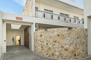 Bãi đậu xe tự phục vụ miễn phí 