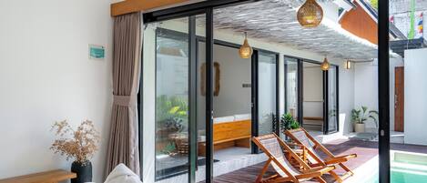 Villa | In-room safe, iron/ironing board (on request), WiFi (free)