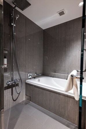 Superior Twin Room | Bathroom | Free toiletries, hair dryer, slippers, towels - KIORI Collection Nishiki (Kyoto)