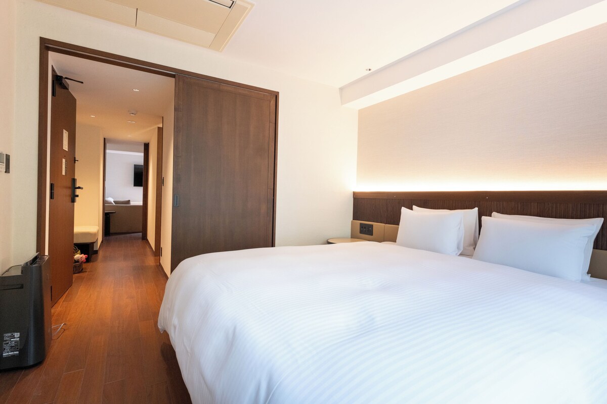 Deluxe Suite, City View