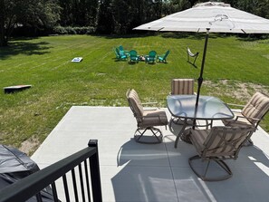 Outdoor dining -     Balti Bay Loft -Beach & Boating Getaway Downtown New Baltimore  -Sleeps 11 (New Baltimore)