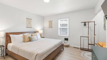 Iron/ironing board, WiFi, bed sheets