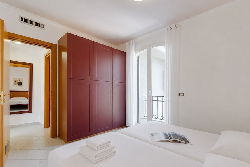 Seaview Pool Retreat - R4, Andora, Italy - アンドーラ