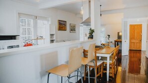 Dining - Uffington House & Cottage (Daylesford)