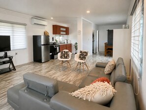 Living area - Tranquil 2-bedroom apartment with AC in charming Guanica (Guanica)