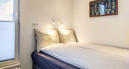 Pet friendly ship in Ohé en Laak with house sea view
