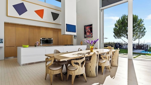The Malibu Art Estate by Avantstay Infinity Pool + Theater + Game Room 20 Private Acres