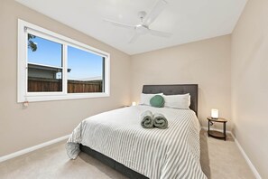Room - A'Beckett - Pets Welcome | Linen Included | Wifi (Inverloch)